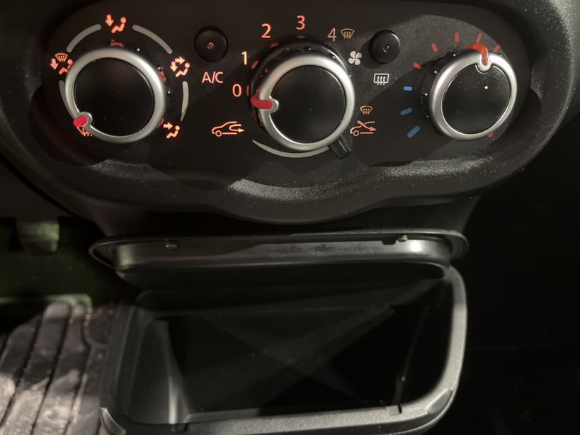 RENAULT TWINGO III 2018 - Photo n°15