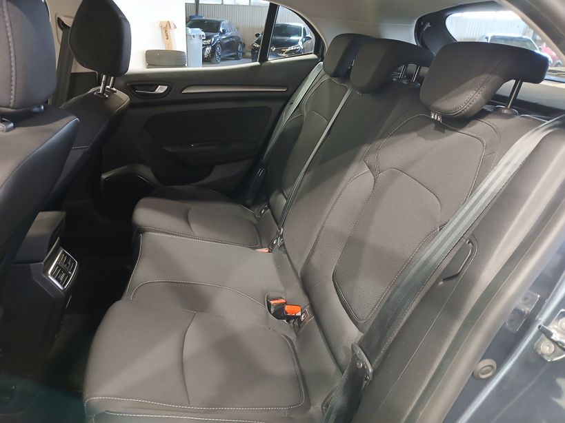 RENAULT MEGANE IV BERLINE 2021 - Photo n°17