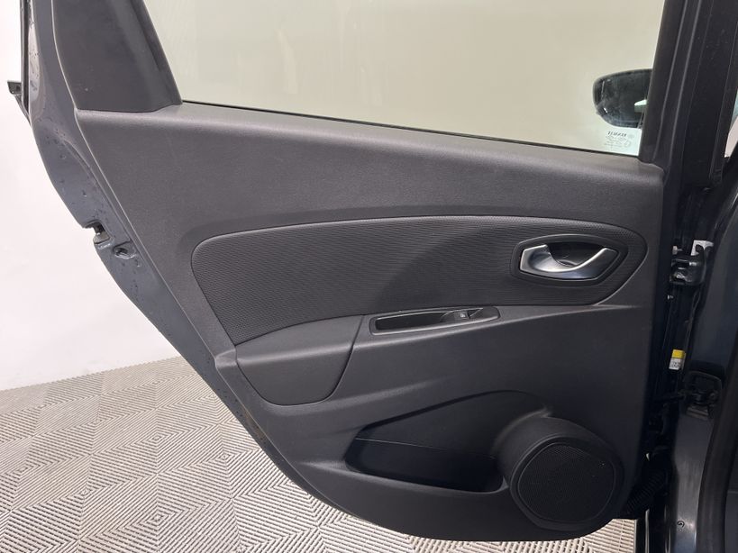 RENAULT CLIO IV ESTATE 2018 - Photo n°35