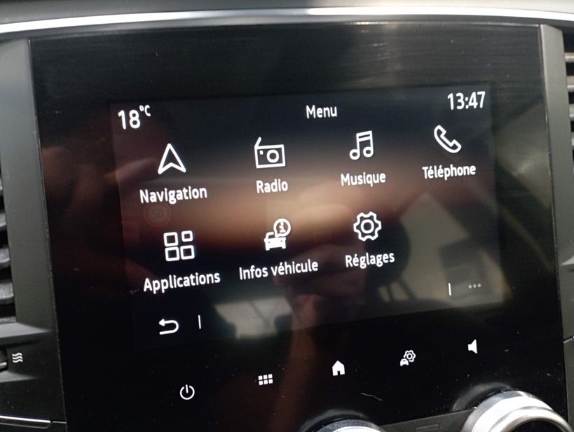 RENAULT MEGANE IV BERLINE 2021 - Photo n°19