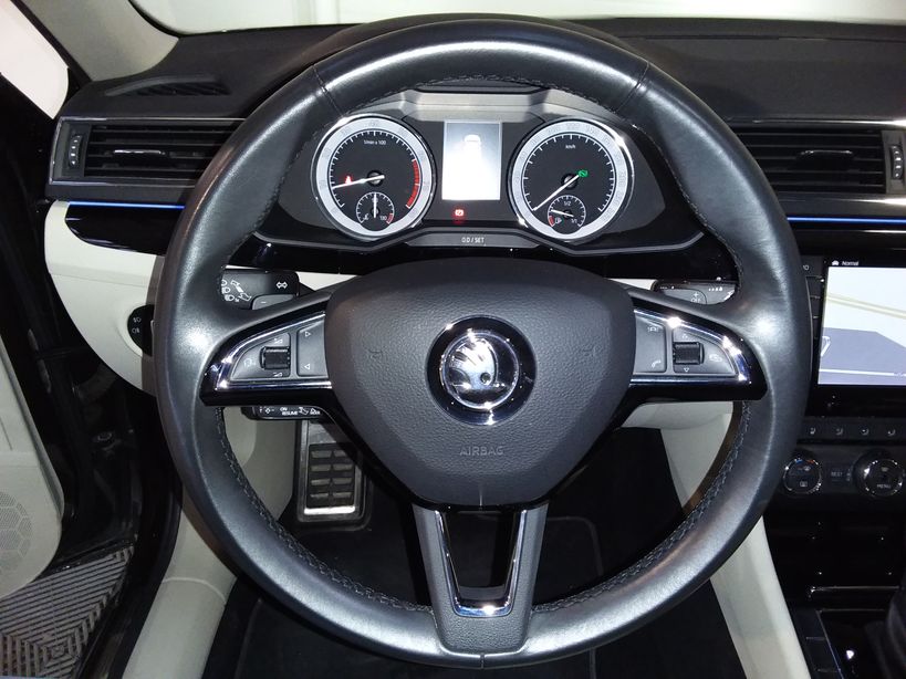 SKODA SUPERB 2017 - Photo n°17