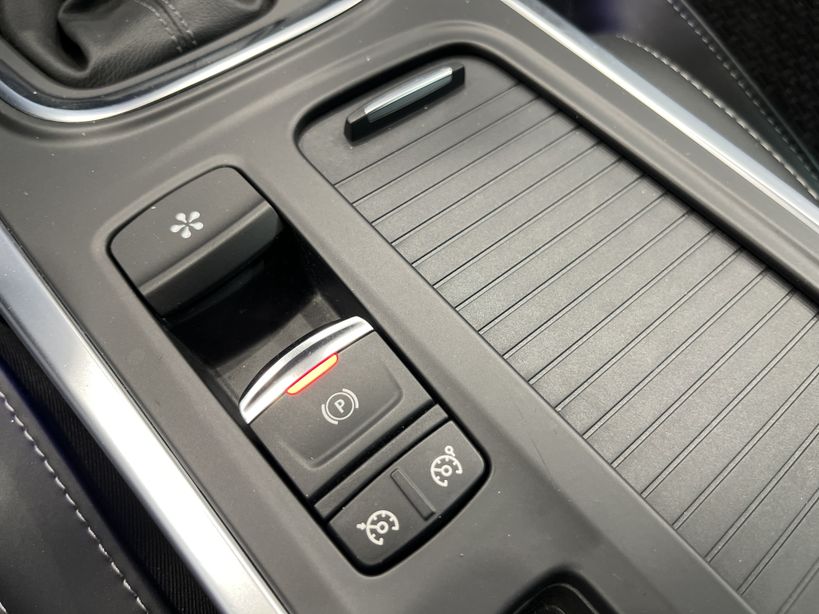 RENAULT MEGANE IV BERLINE 2020 - Photo n°21