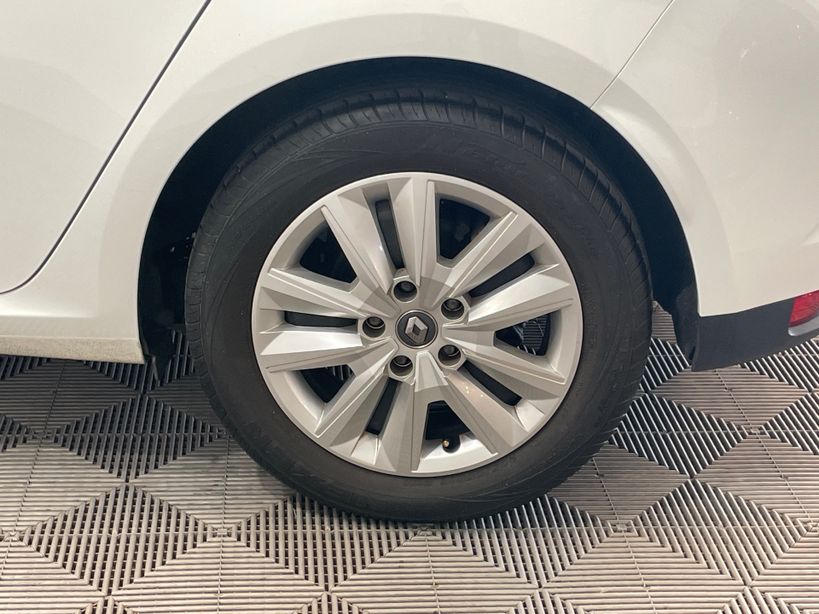 RENAULT MEGANE IV BERLINE 2021 - Photo n°26