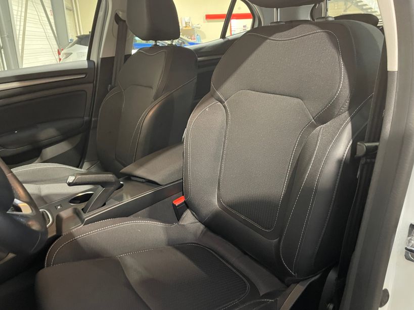 RENAULT MEGANE IV BERLINE 2022 - Photo n°11