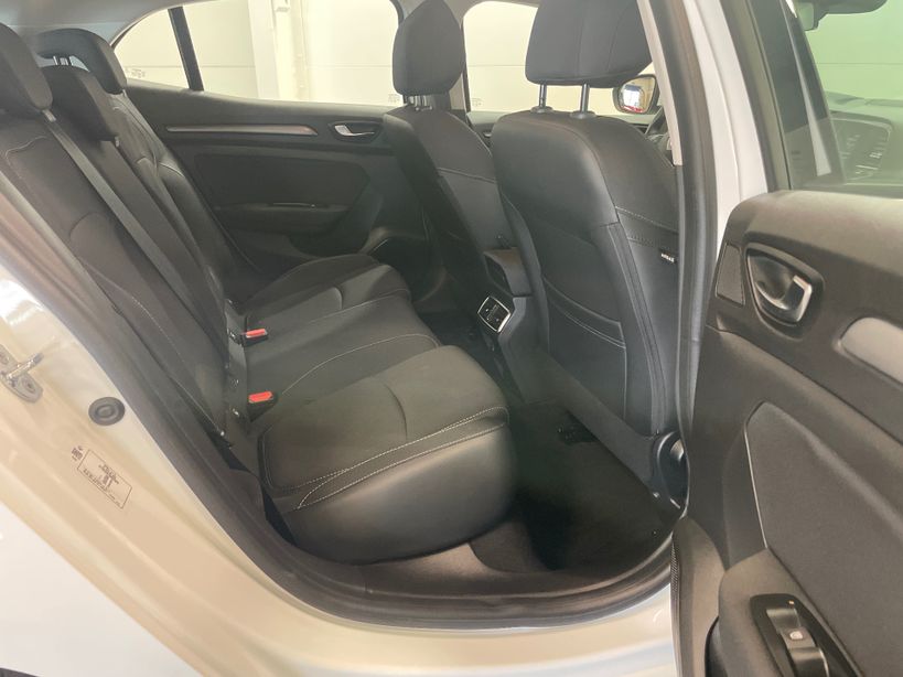 RENAULT MEGANE IV BERLINE 2022 - Photo n°8