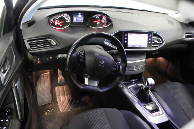 PEUGEOT 308 2018 - Photo n°10