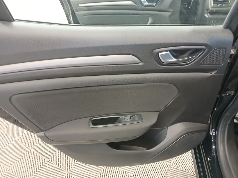 RENAULT MEGANE IV BERLINE 2022 - Photo n°19