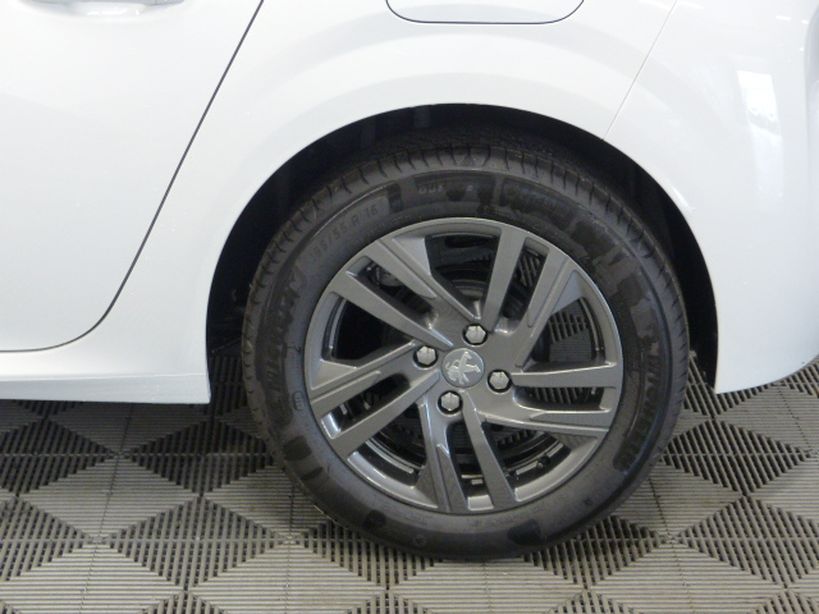PEUGEOT 208 2022 - Photo n°17