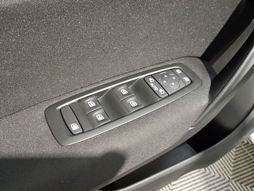 RENAULT MEGANE IV BERLINE 2021 - Photo n°33