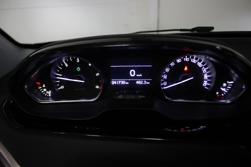 PEUGEOT 208 2015 - Photo n°11