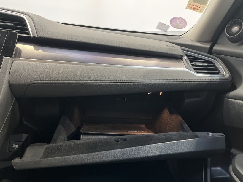 HONDA CIVIC 4 PORTES 2018 2019 - Photo n°25