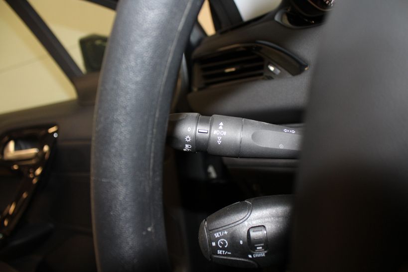 PEUGEOT 208 2016 - Photo n°19