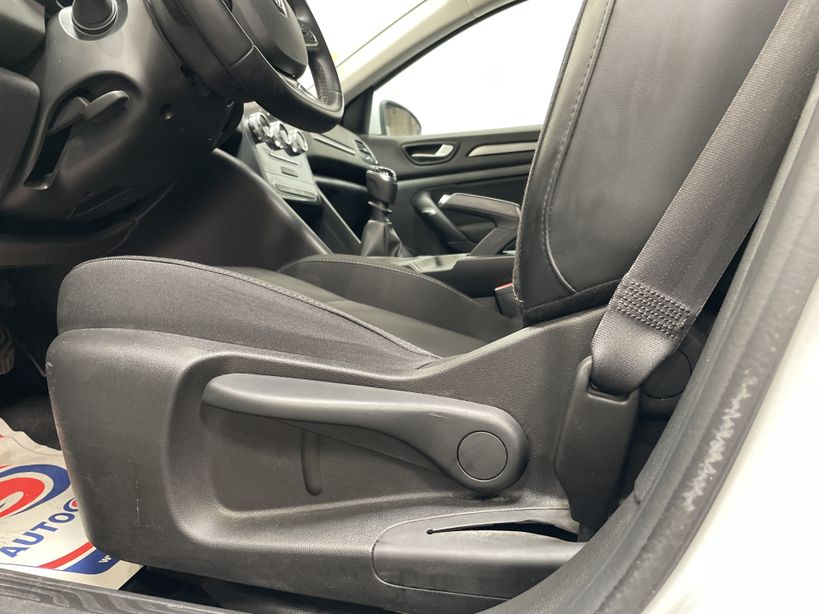 RENAULT MEGANE IV BERLINE 2021 - Photo n°37