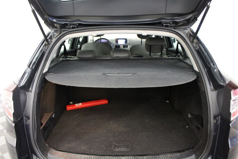 RENAULT MEGANE III ESTATE 2010 - Photo n°16