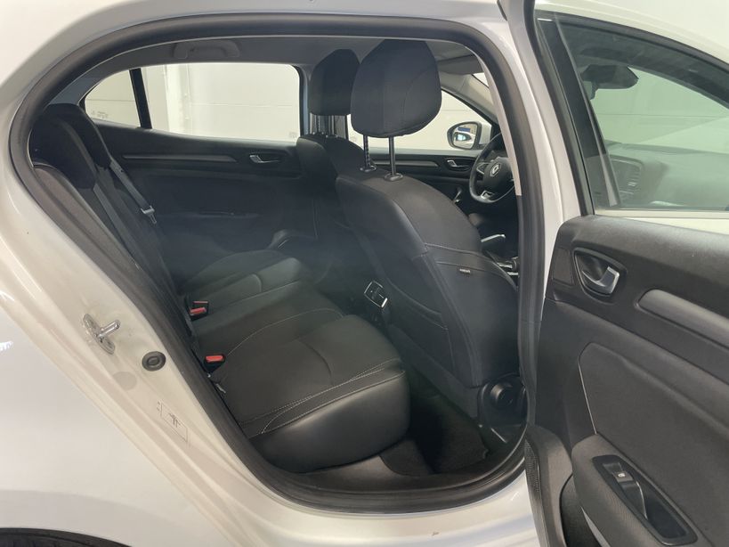 RENAULT MEGANE IV BERLINE 2021 - Photo n°8