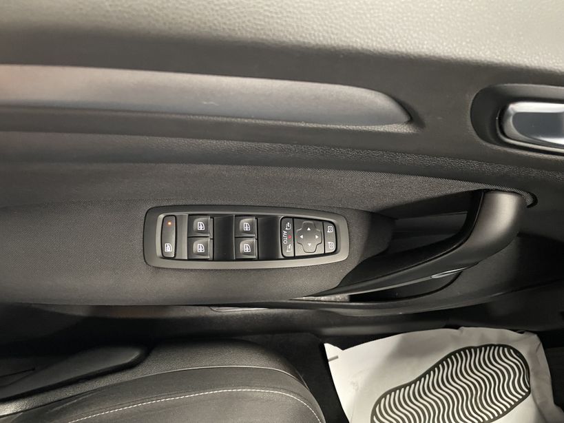 RENAULT MEGANE IV ESTATE 2021 - Photo n°13