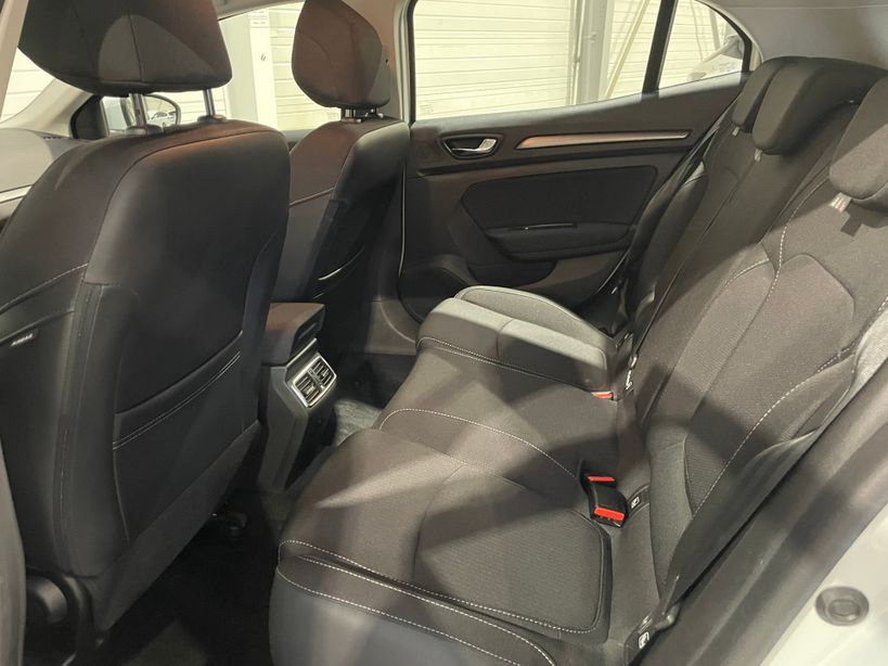 RENAULT MEGANE IV BERLINE 2022 - Photo n°12