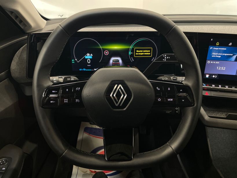 RENAULT MEGANE E TECH 2023 - Photo n°11