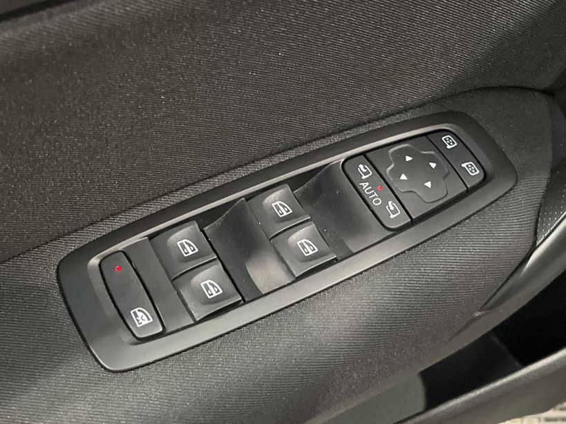 RENAULT MEGANE IV ESTATE BUSINESS 2020 - Photo n°34