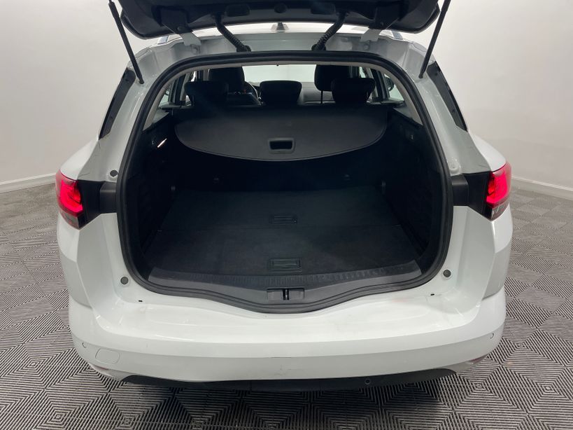 RENAULT MEGANE IV ESTATE 2022 - Photo n°9