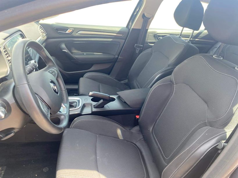RENAULT MEGANE IV BERLINE 2022 - Photo n°10