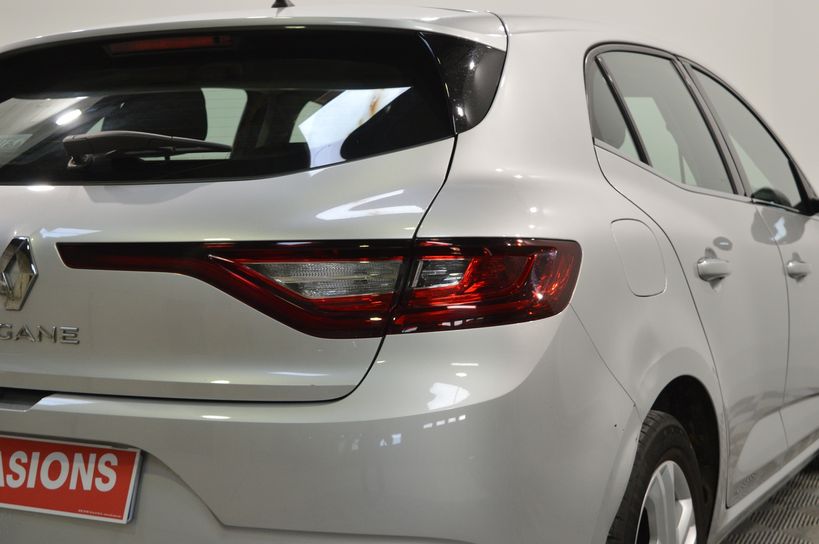 RENAULT MEGANE IV BERLINE BUSINESS 2017 - Photo n°8