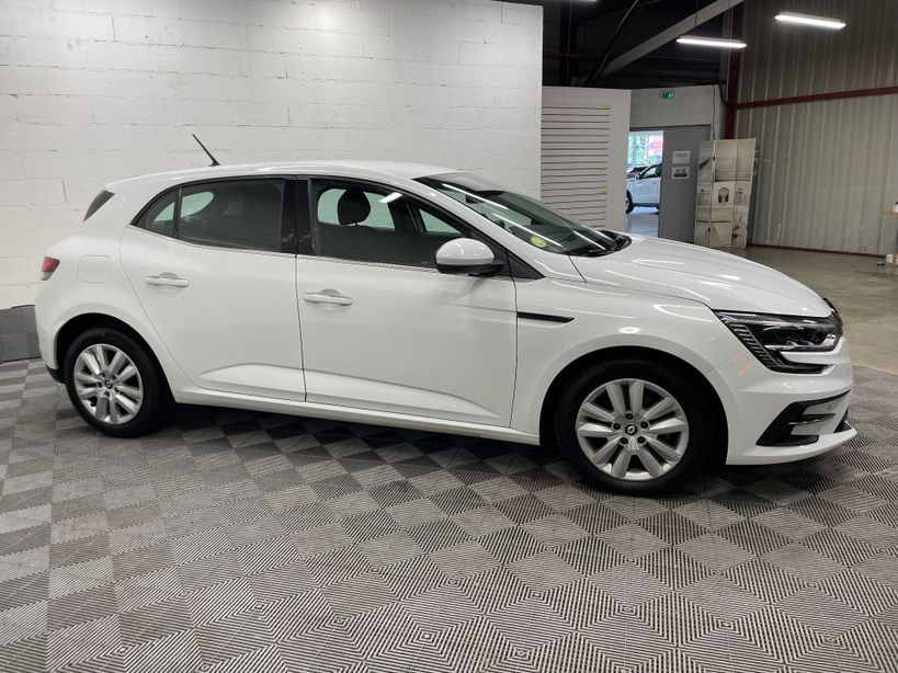 RENAULT MEGANE IV BERLINE 2021 - Photo n°5