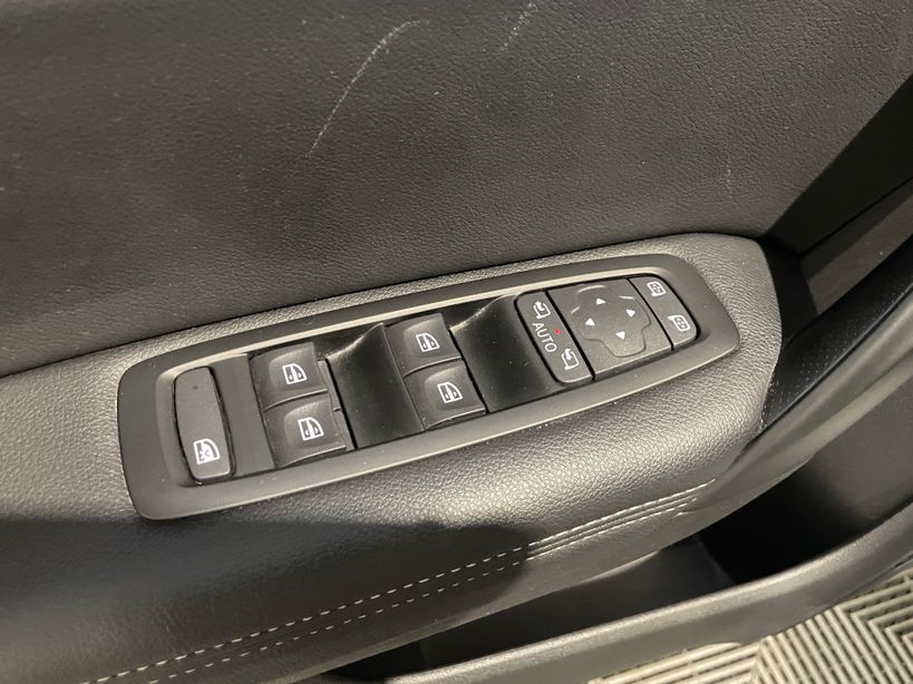 RENAULT MEGANE IV BERLINE 2022 - Photo n°39