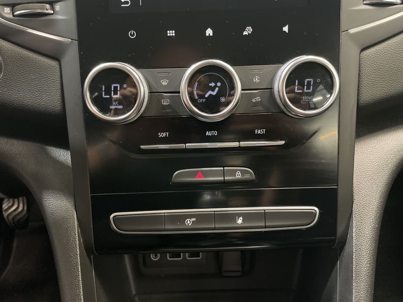 RENAULT MEGANE IV BERLINE 2021 - Photo n°19