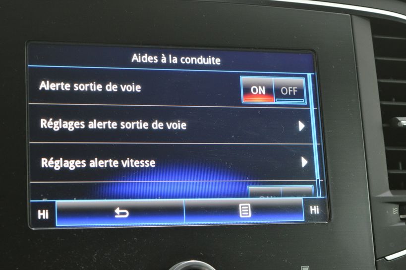 RENAULT MEGANE IV ESTATE BUSINESS 2017 - Photo n°18