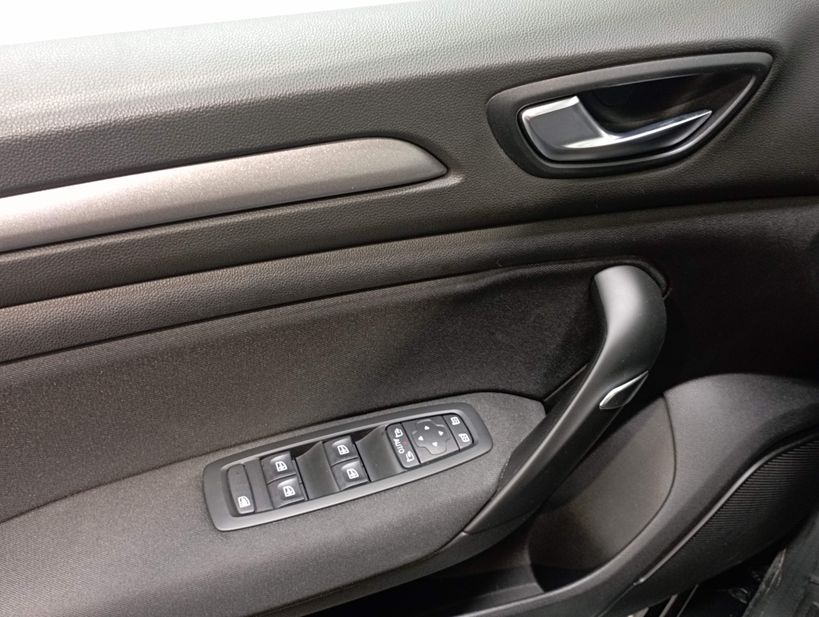 RENAULT MEGANE IV BERLINE 2021 - Photo n°32