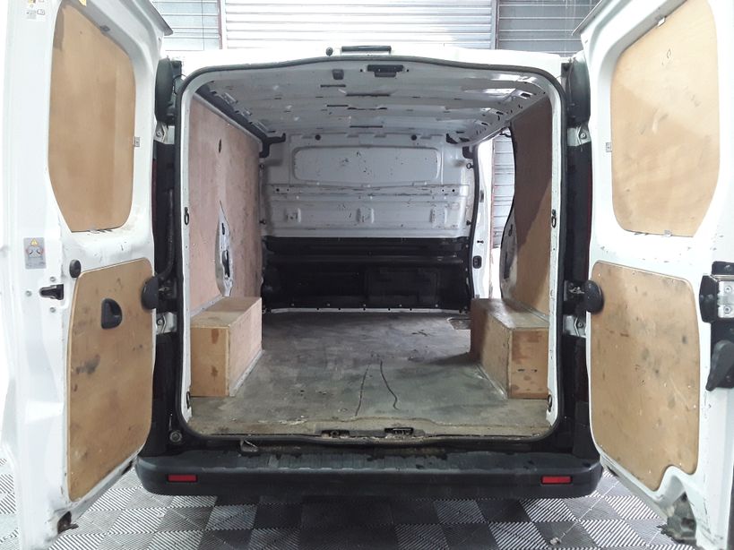 RENAULT TRAFIC III FG 2015 - Photo n°8