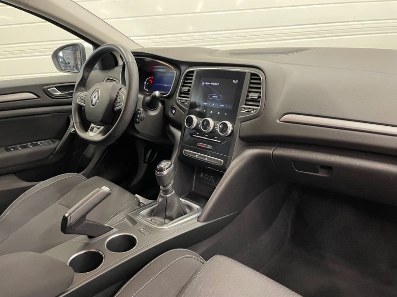 RENAULT MEGANE IV BERLINE 2021 - Photo n°10