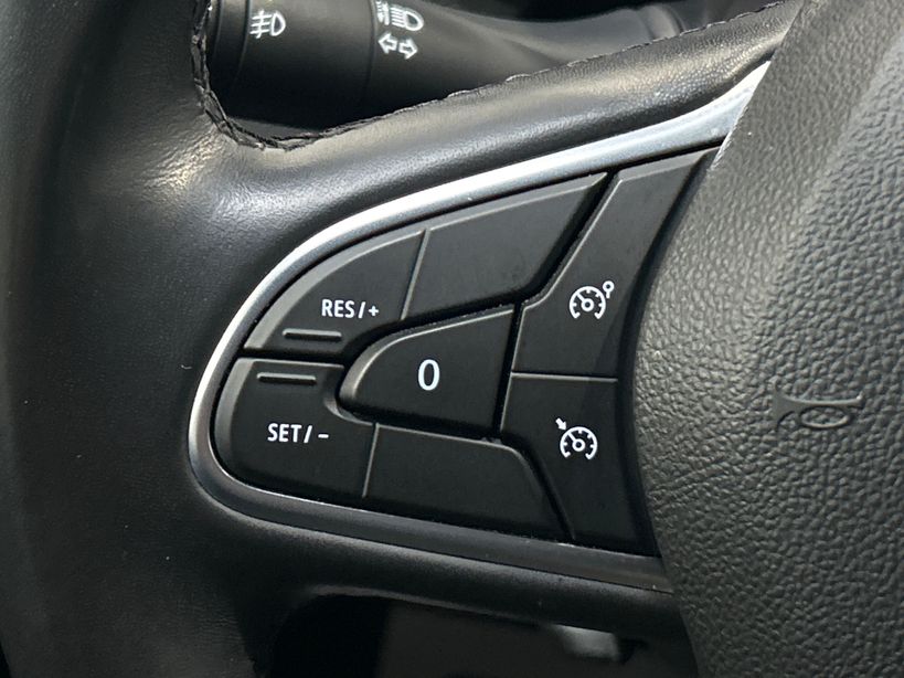 RENAULT MEGANE IV BERLINE 2021 - Photo n°25