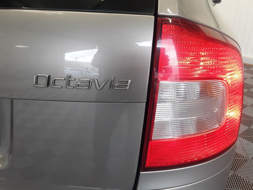 SKODA OCTAVIA COMBI 2012 - Photo n°10