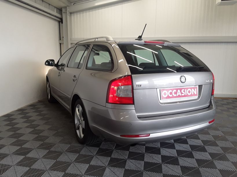 SKODA OCTAVIA COMBI 2012 - Photo n°6