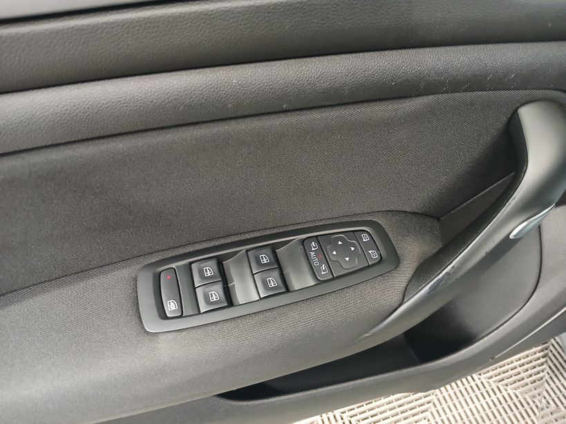 RENAULT MEGANE IV BERLINE 2021 - Photo n°24