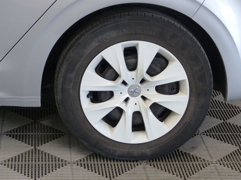 PEUGEOT 208 2014 - Photo n°24