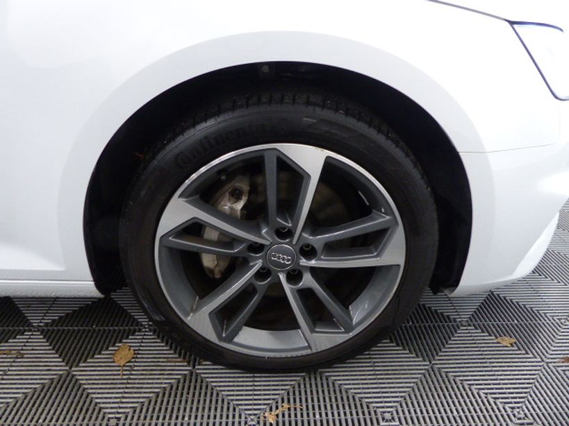 AUDI A4 AVANT 2019 - Photo n°38
