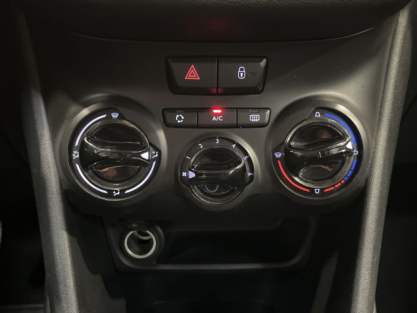 PEUGEOT 208 2013 - Photo n°11