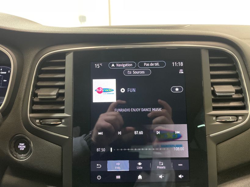 RENAULT MEGANE IV BERLINE 2023 - Photo n°17