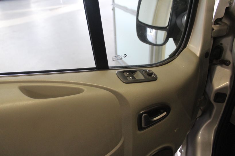 RENAULT TRAFIC II PASSENGER 2013 - Photo n°10