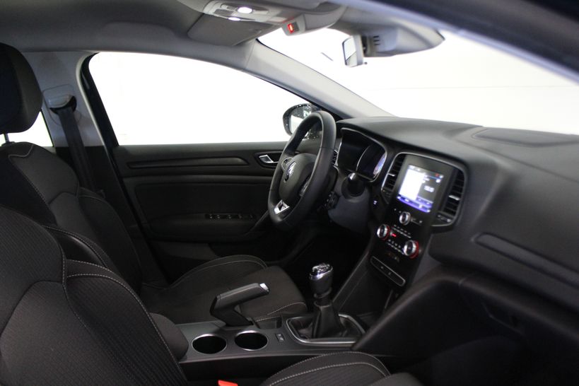 RENAULT MEGANE IV ESTATE 2017 - Photo n°6