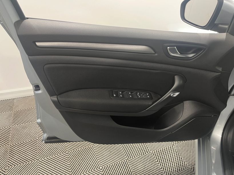 RENAULT MEGANE IV BERLINE 2022 - Photo n°36