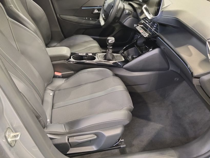PEUGEOT 208 2023 - Photo n°9
