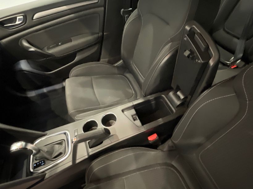 RENAULT MEGANE IV BERLINE 2021 - Photo n°21