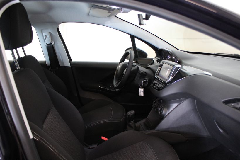 PEUGEOT 208 2018 - Photo n°11