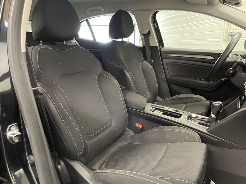 RENAULT MEGANE IV BERLINE 2021 - Photo n°11
