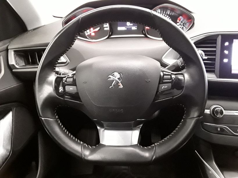 PEUGEOT 308 2018 - Photo n°12