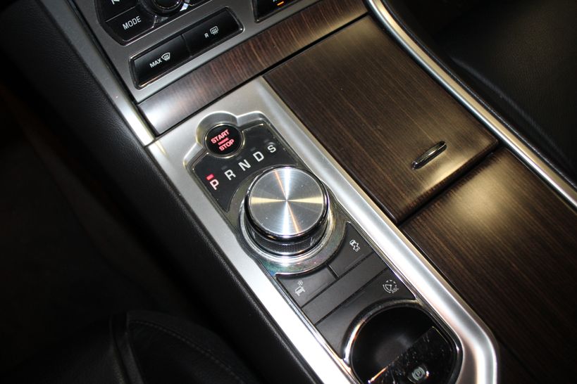 JAGUAR XF SPORTBRAKE 2013 - Photo n°14